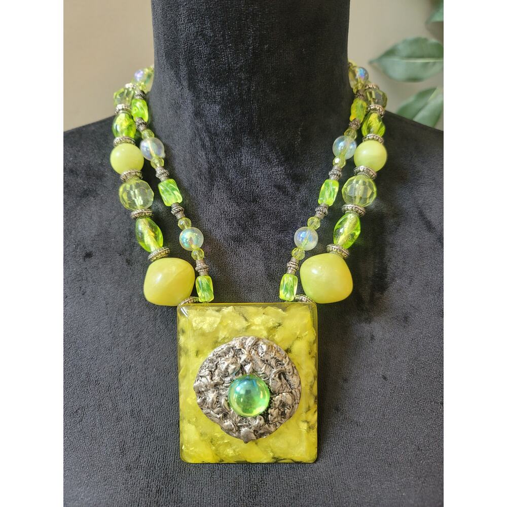 Women Chunky Beaded Pendant Necklace With Lobster Clasp In Green Statement Style